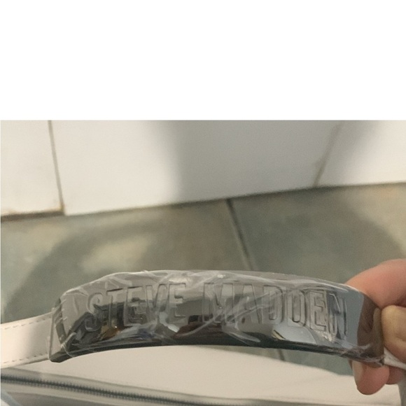 Steve Madden White Hobo Bag with Minimalist Design - Picture 3 of 9